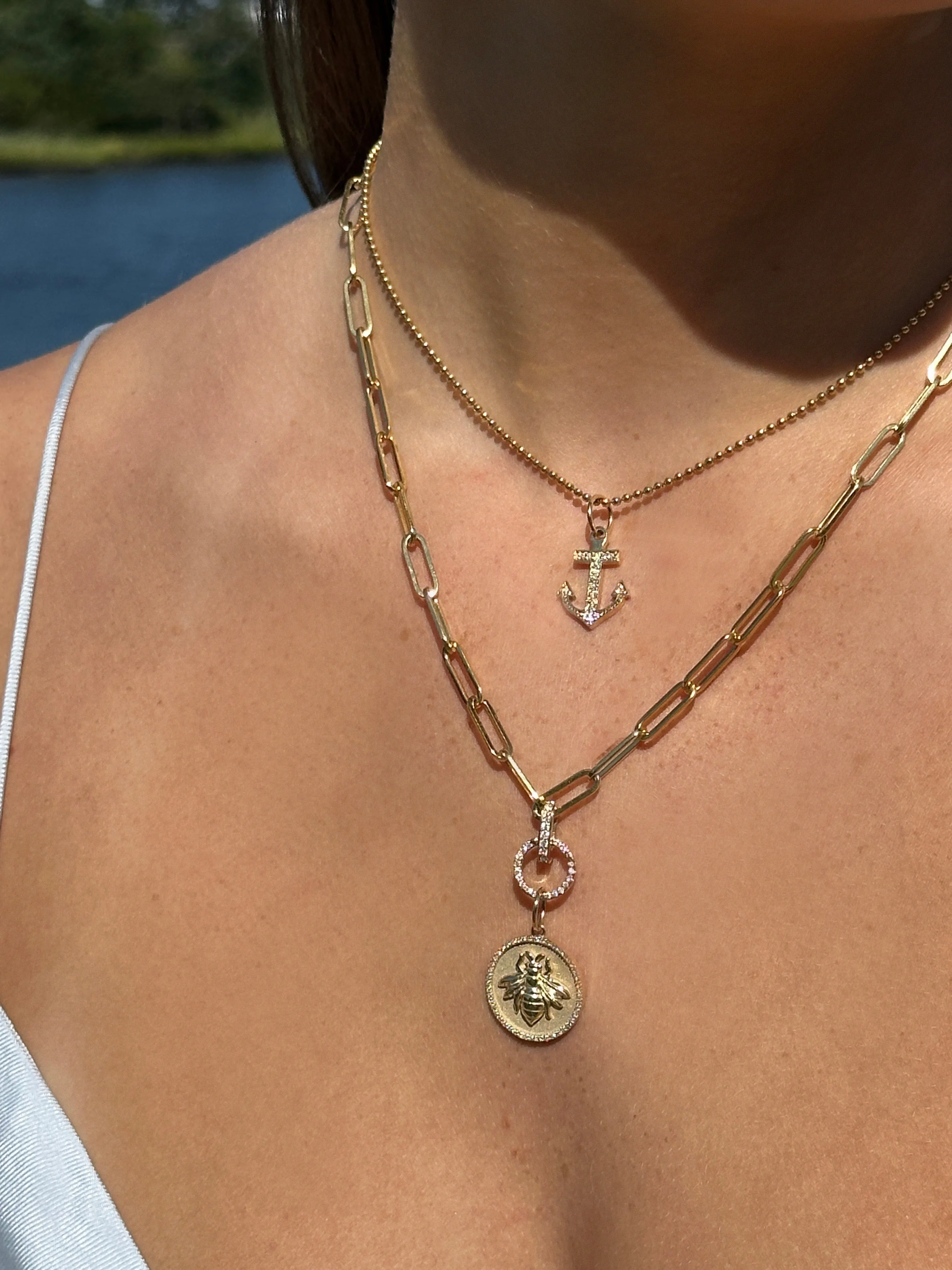 14K GOLD AND DIAMOND BUMBLE BEE MEDALLION