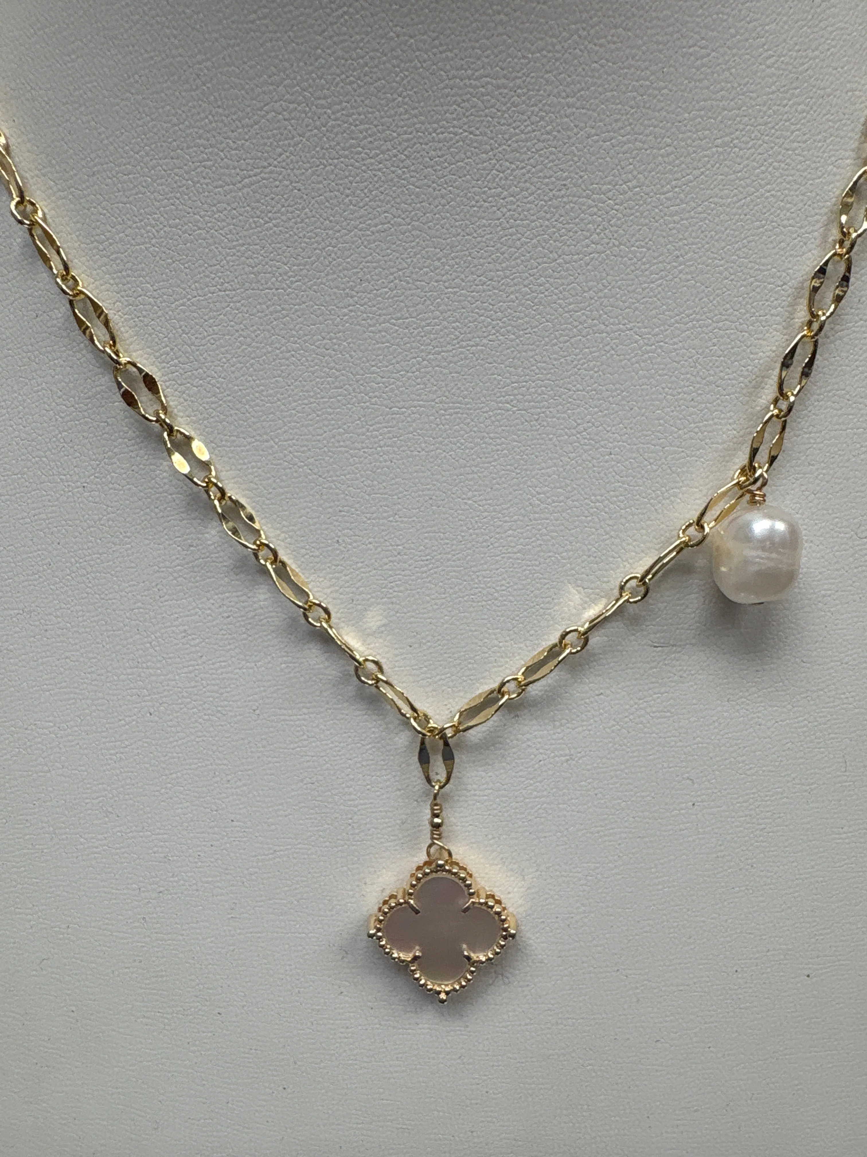 Charlene K Mother Pearl Clover   Pearl Necklace