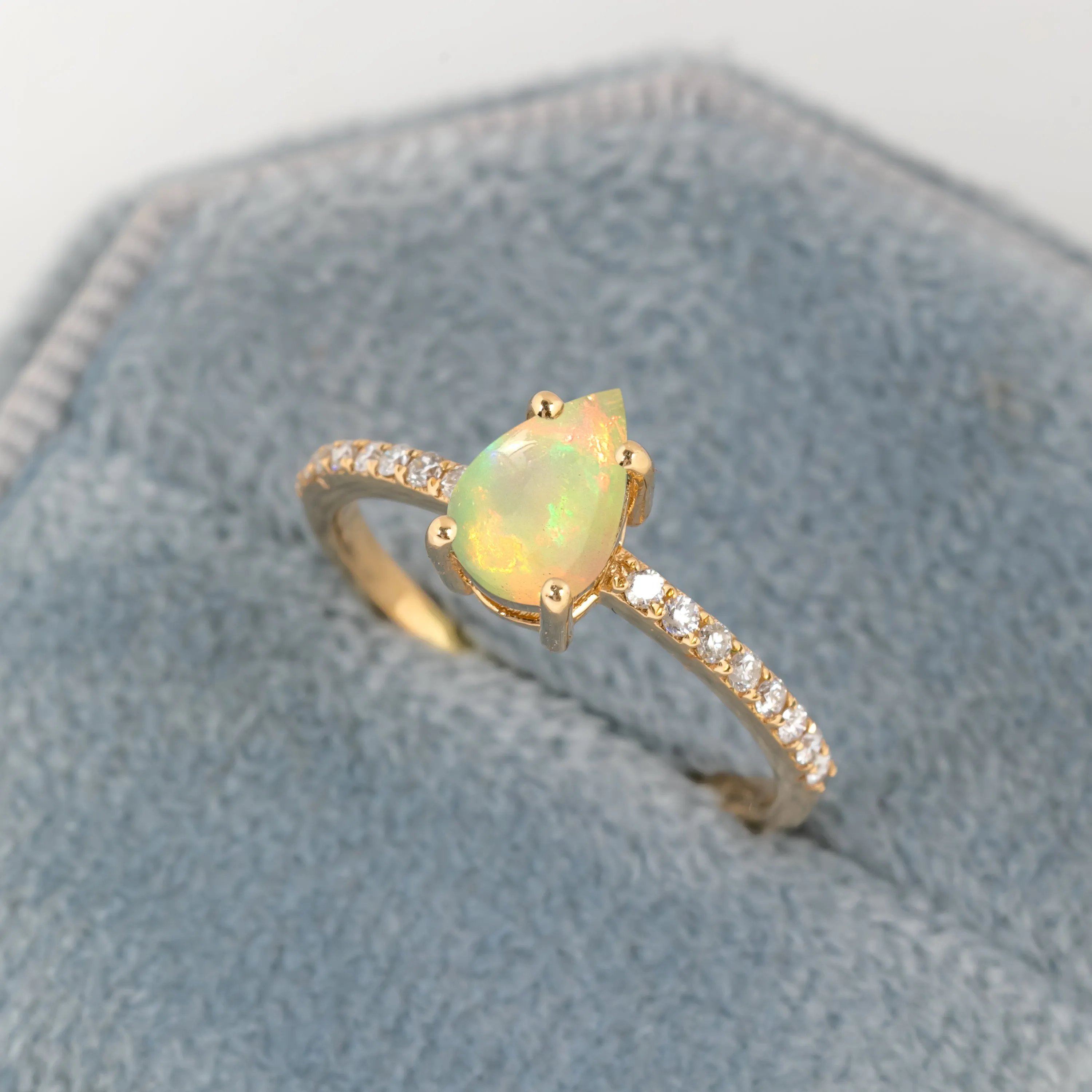 Diva Pear Ring
