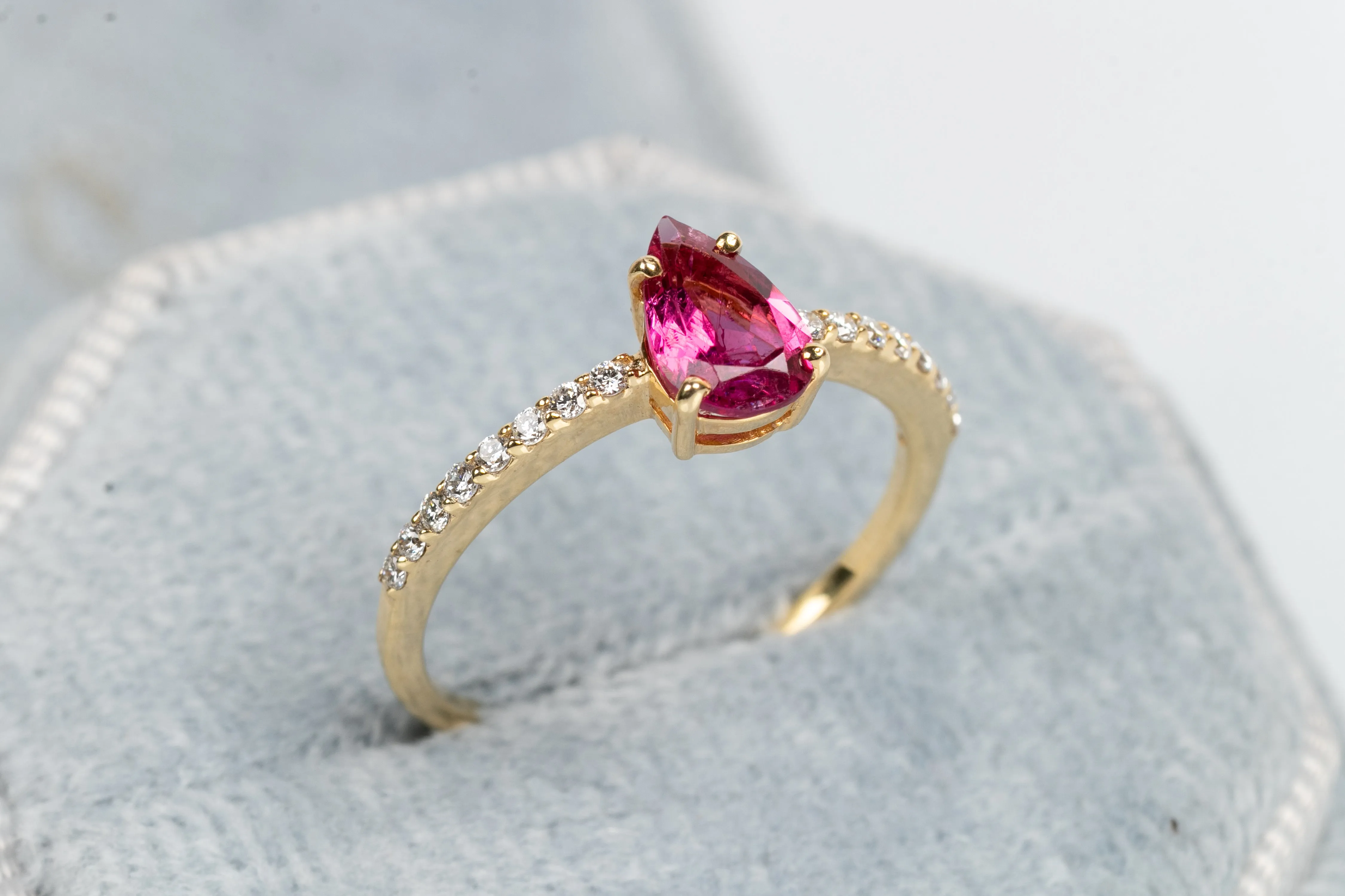 Diva Pear Ring