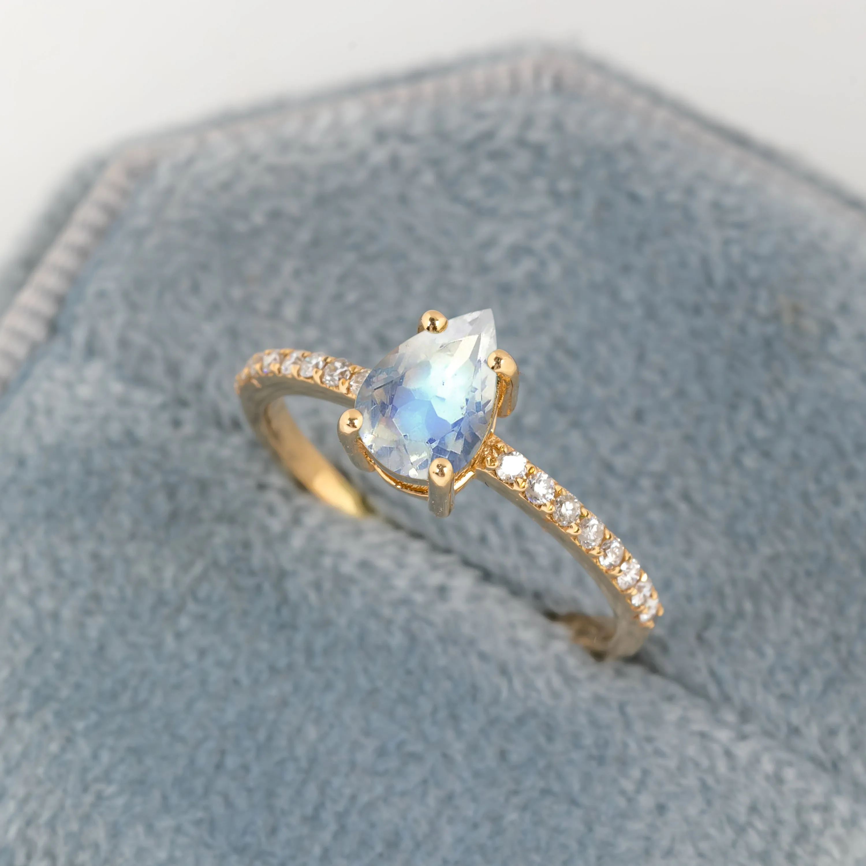 Diva Pear Ring