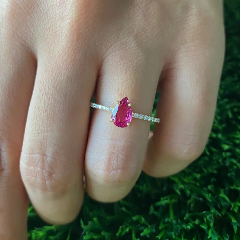 Diva Pear Ring