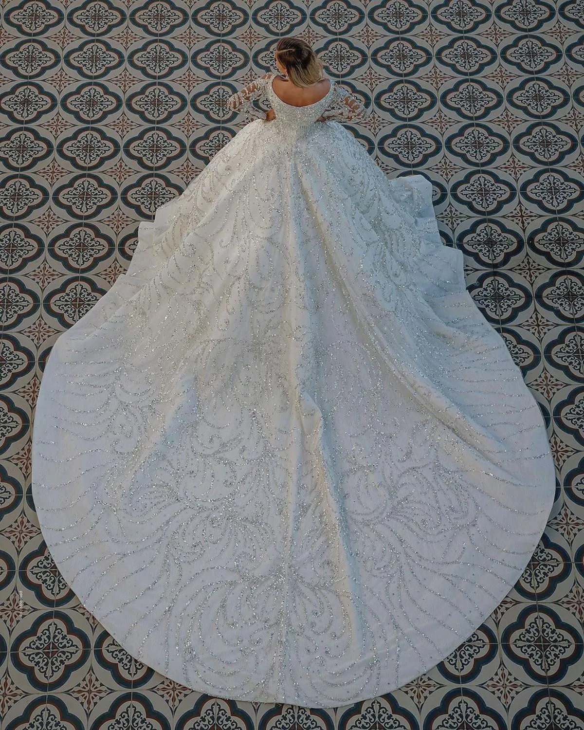 Luxurious Big Ball Wedding Dresses Crystal Beads Wedding Dresses Vestido De Noiva Mariage Bridal Gown