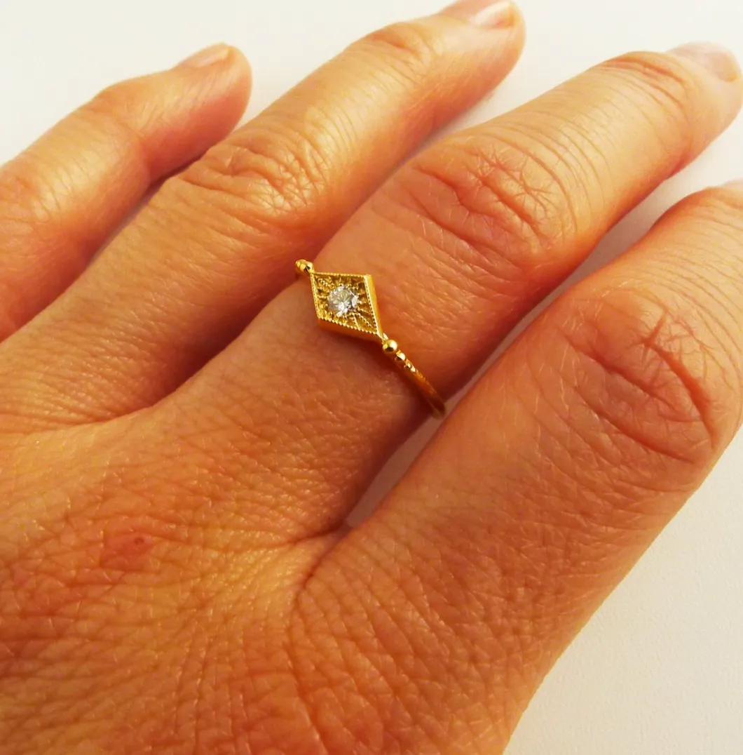 naoma ring - natural diamond
