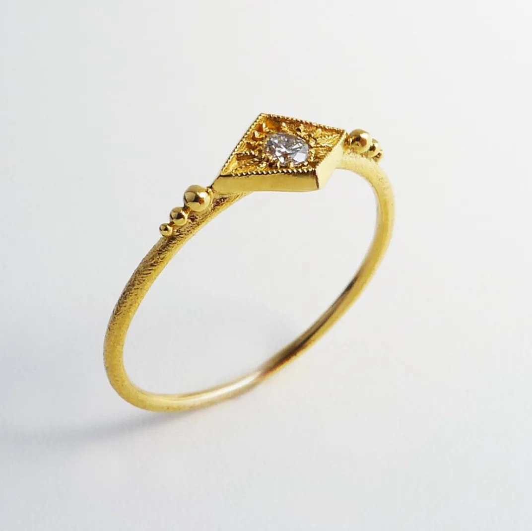naoma ring - natural diamond