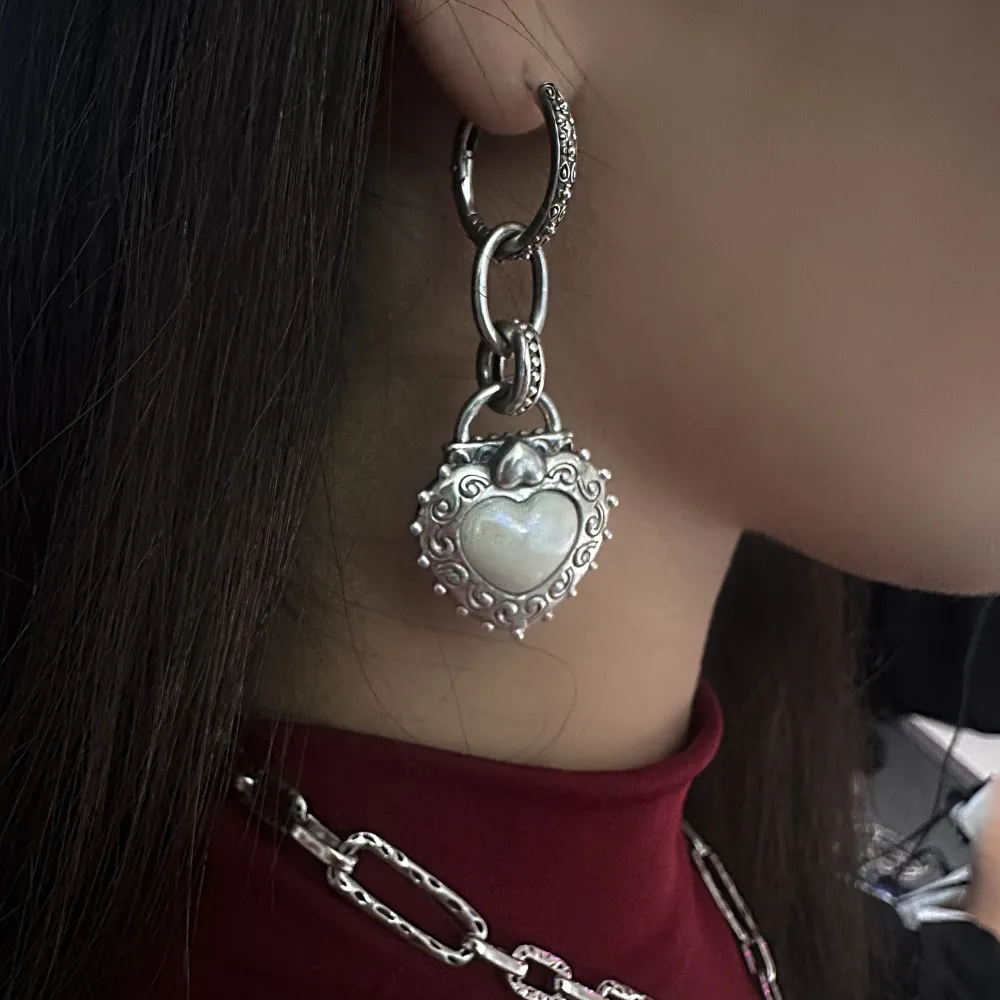 Queen of hearts earrings/ single
